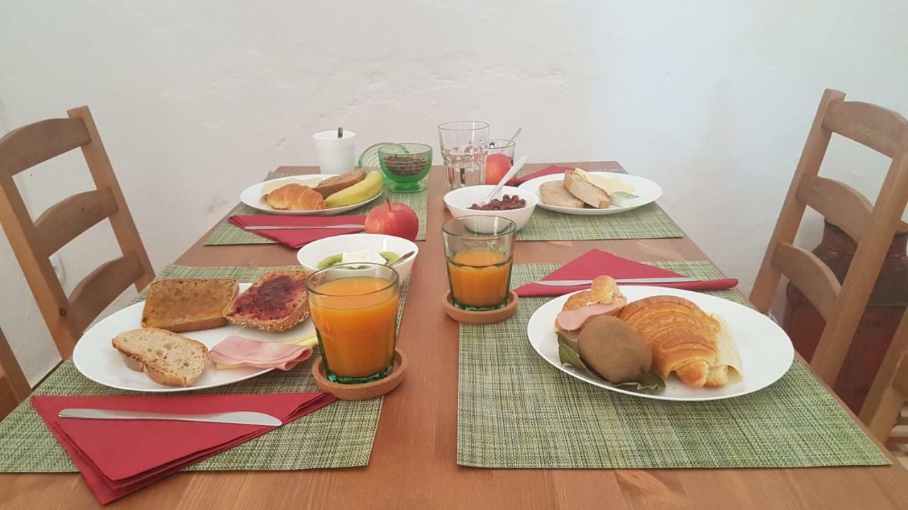 Guest House Almeixar 알만실 외부 사진
